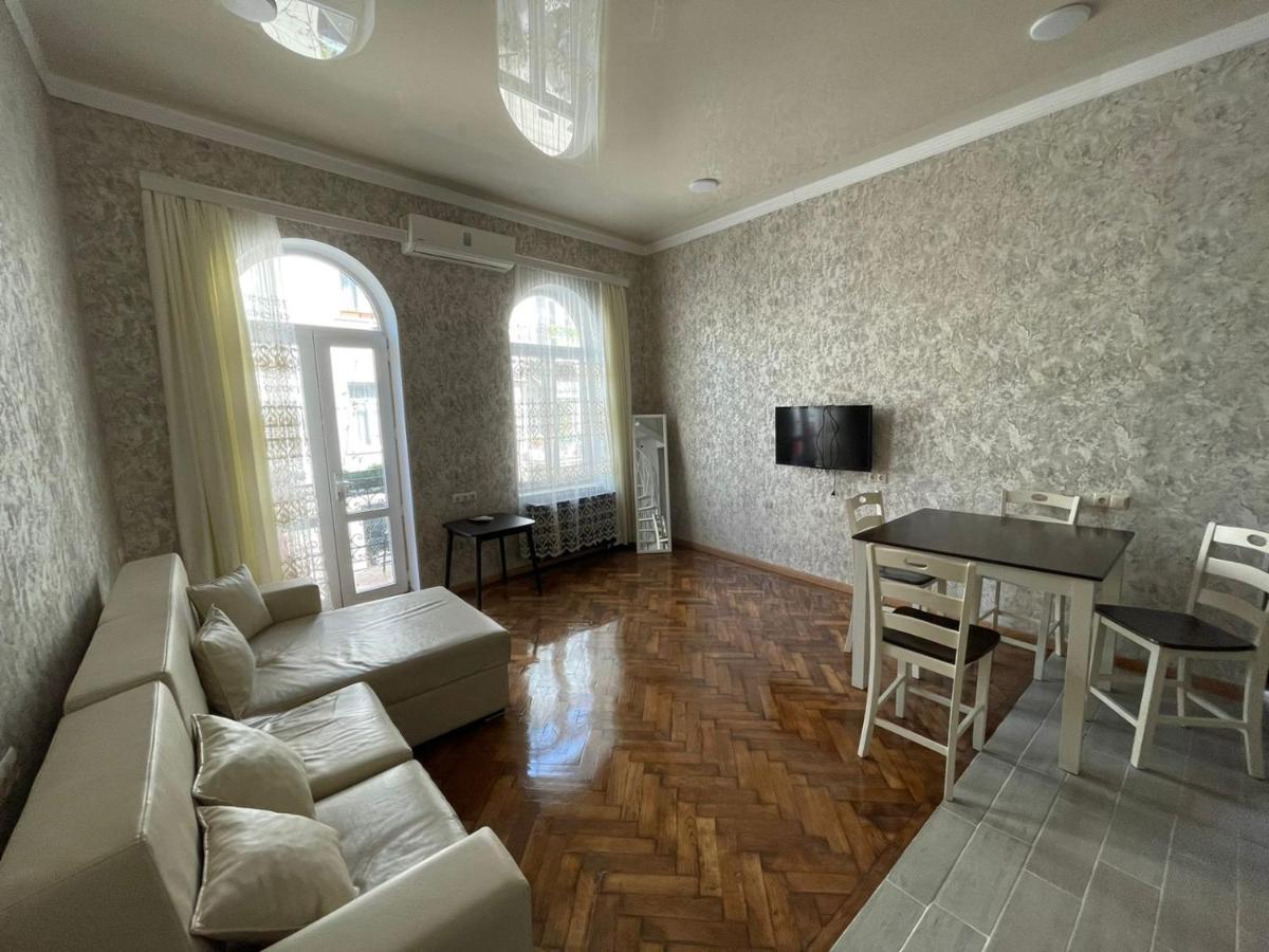 Центр Города Батуми Apartment Rustaveli 13 Exterior foto
