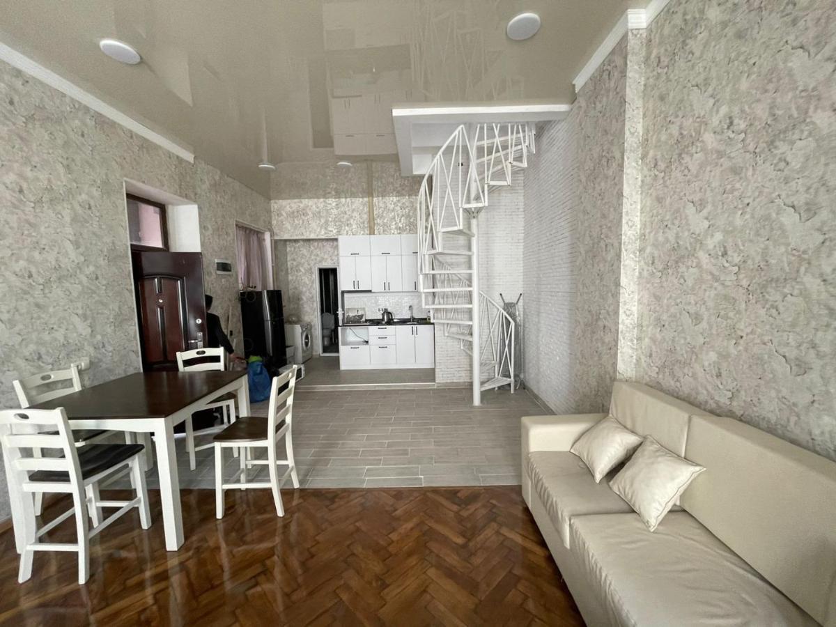 Центр Города Батуми Apartment Rustaveli 13 Exterior foto